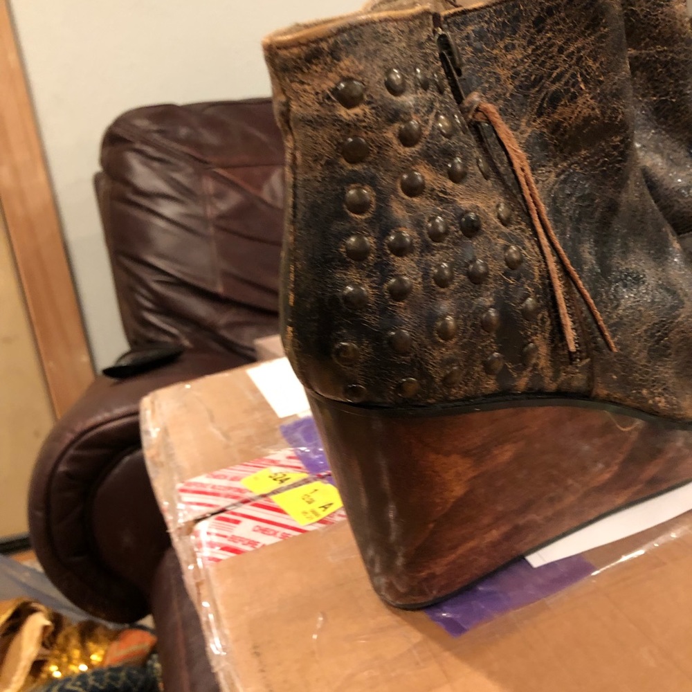Bed Stu Distressed brown bootie wedge and fringe pull with stud detail - Picture 4 of 5